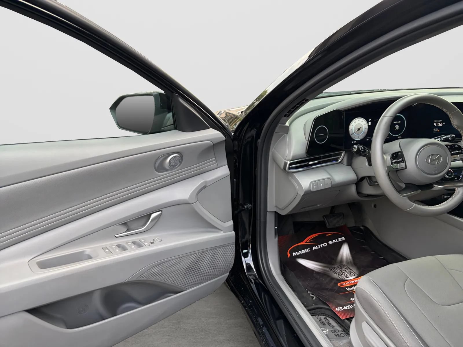 Used 2025 Hyundai Elantra SEL FWD image 11