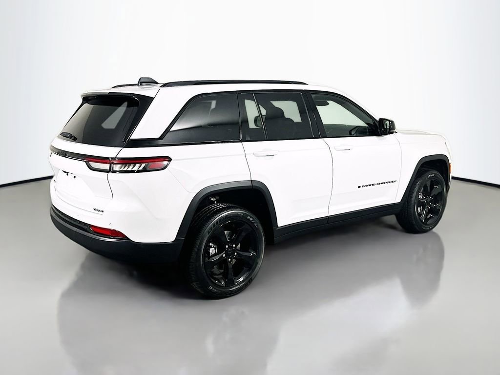 New 2025 Jeep Grand Cherokee Altitude image 7