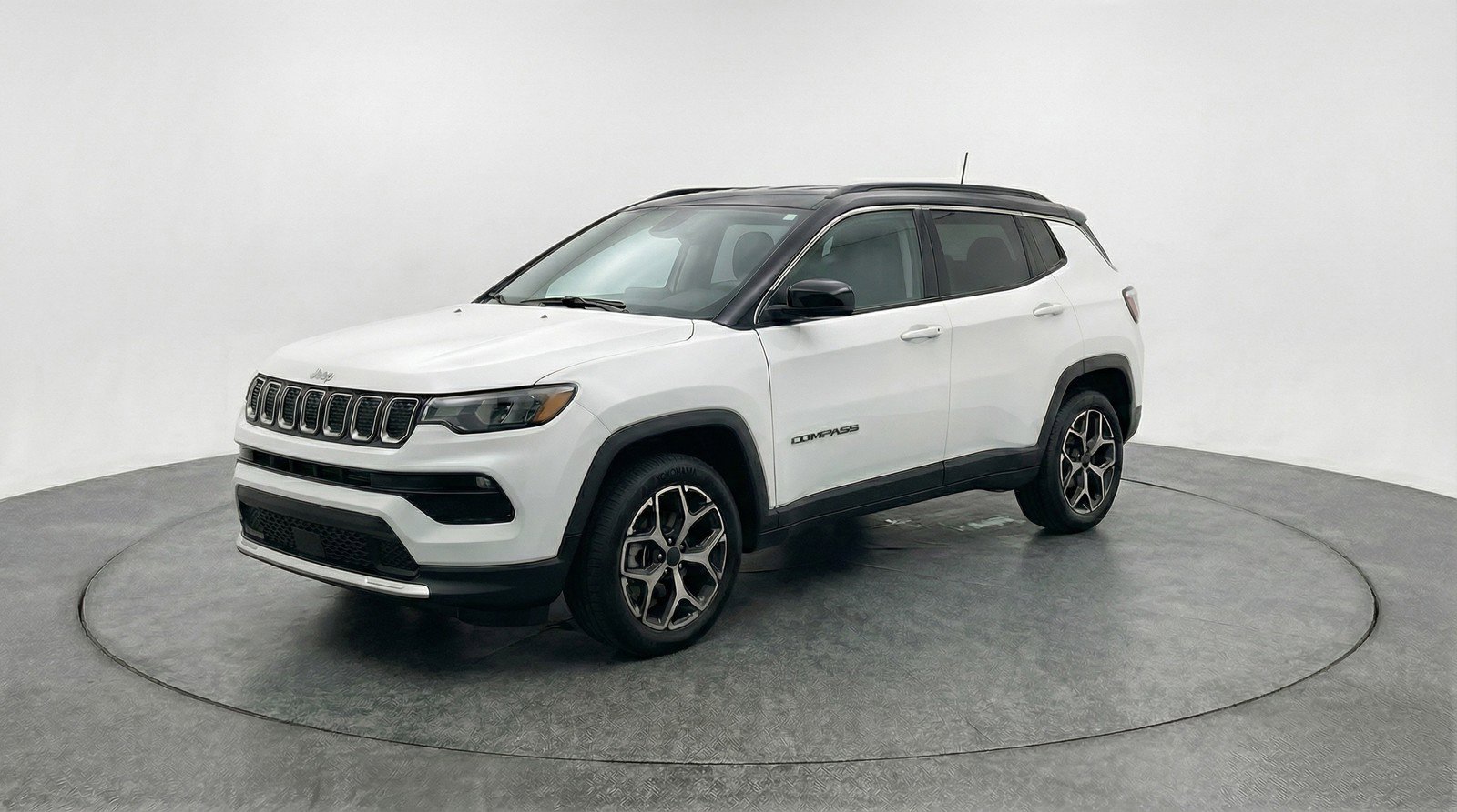 Used 2025 Jeep Compass Limited image 3