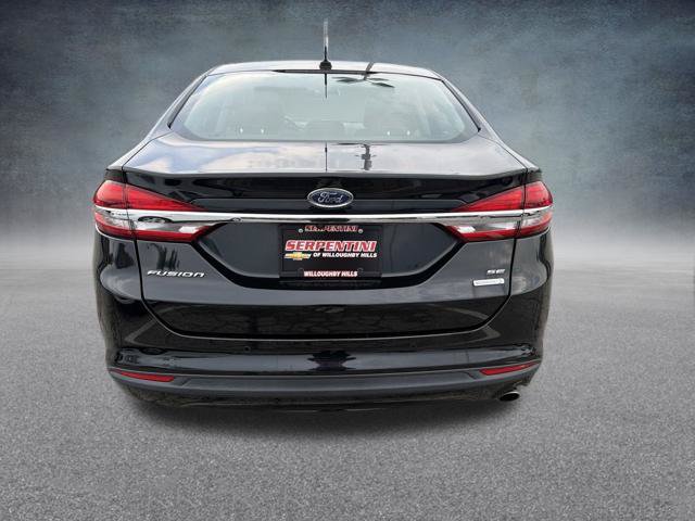 Used 2018 Ford Fusion SE w/ Fusion SE Technology Package FWD image 9