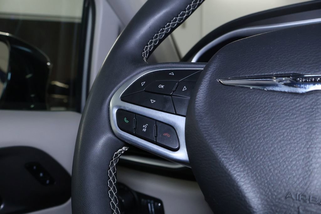 Used 2024 Chrysler Pacifica Touring-L image 23