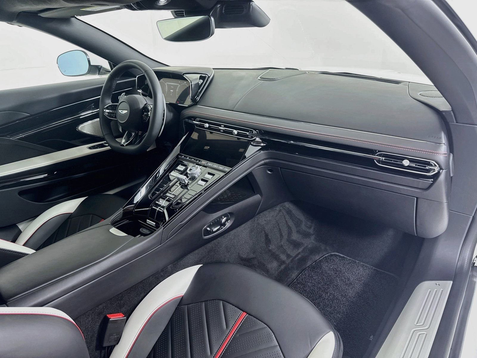 Used 2026 Aston Martin DB12 Convertible RWD image 25