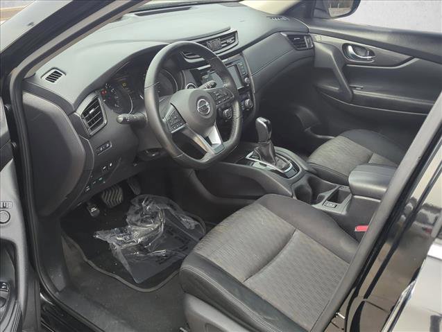 Used 2018 Nissan Rogue SV image 11