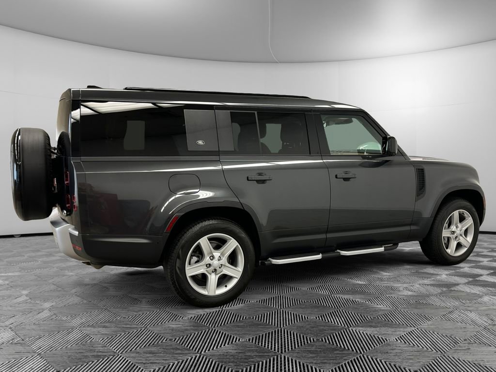 Used 2023 Land Rover Defender 130 SE image 6