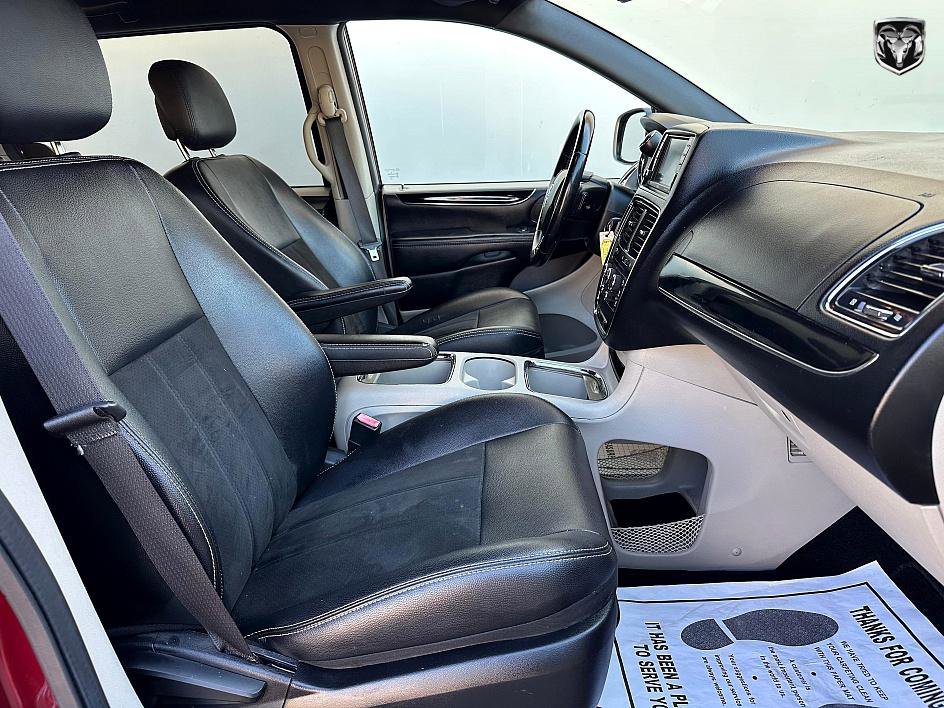 Used 2019 Dodge Grand Caravan SXT image 12