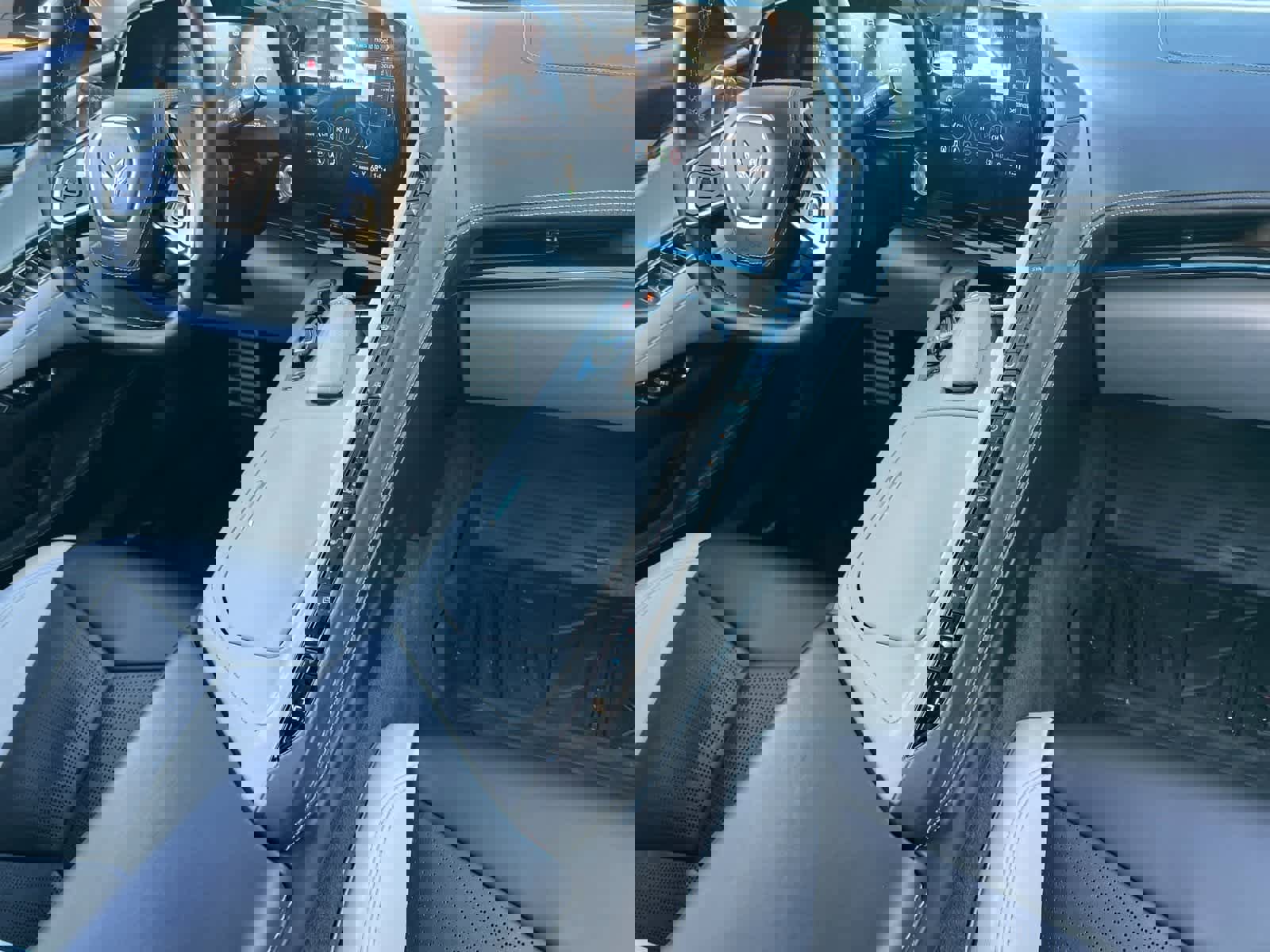 Used 2023 Chevrolet Corvette Stingray Premium Conv w/ Z51 Performance Package image 3