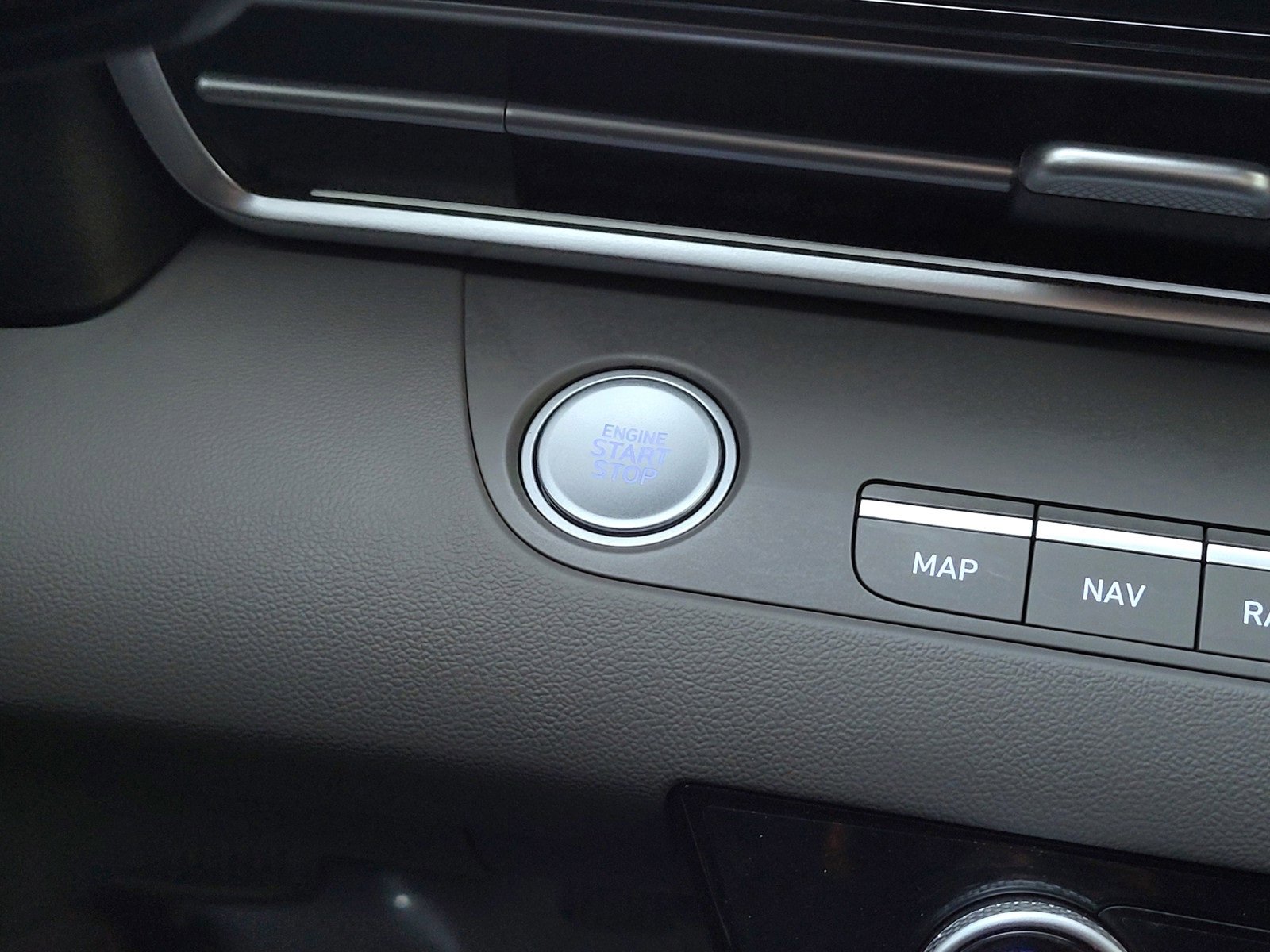 Used 2024 Hyundai Elantra SEL w/ Convenience Package image 20