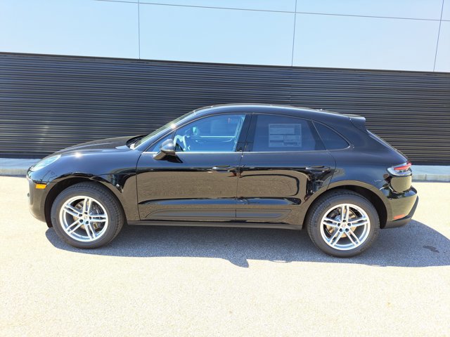 Used 2025 Porsche Macan AWD/4WD image 2