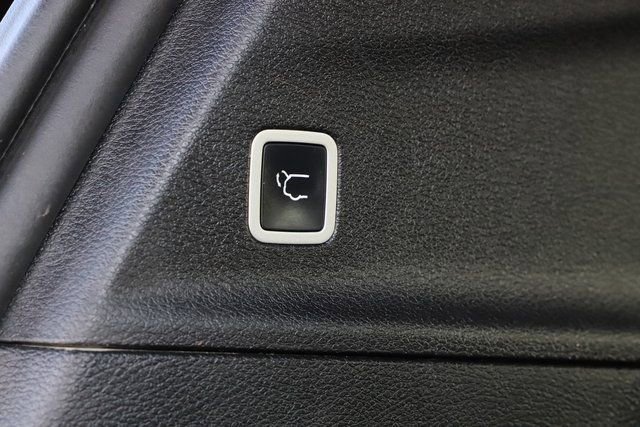 Used 2020 Chrysler Pacifica Touring-L w/ Advanced Safetytec Group image 9