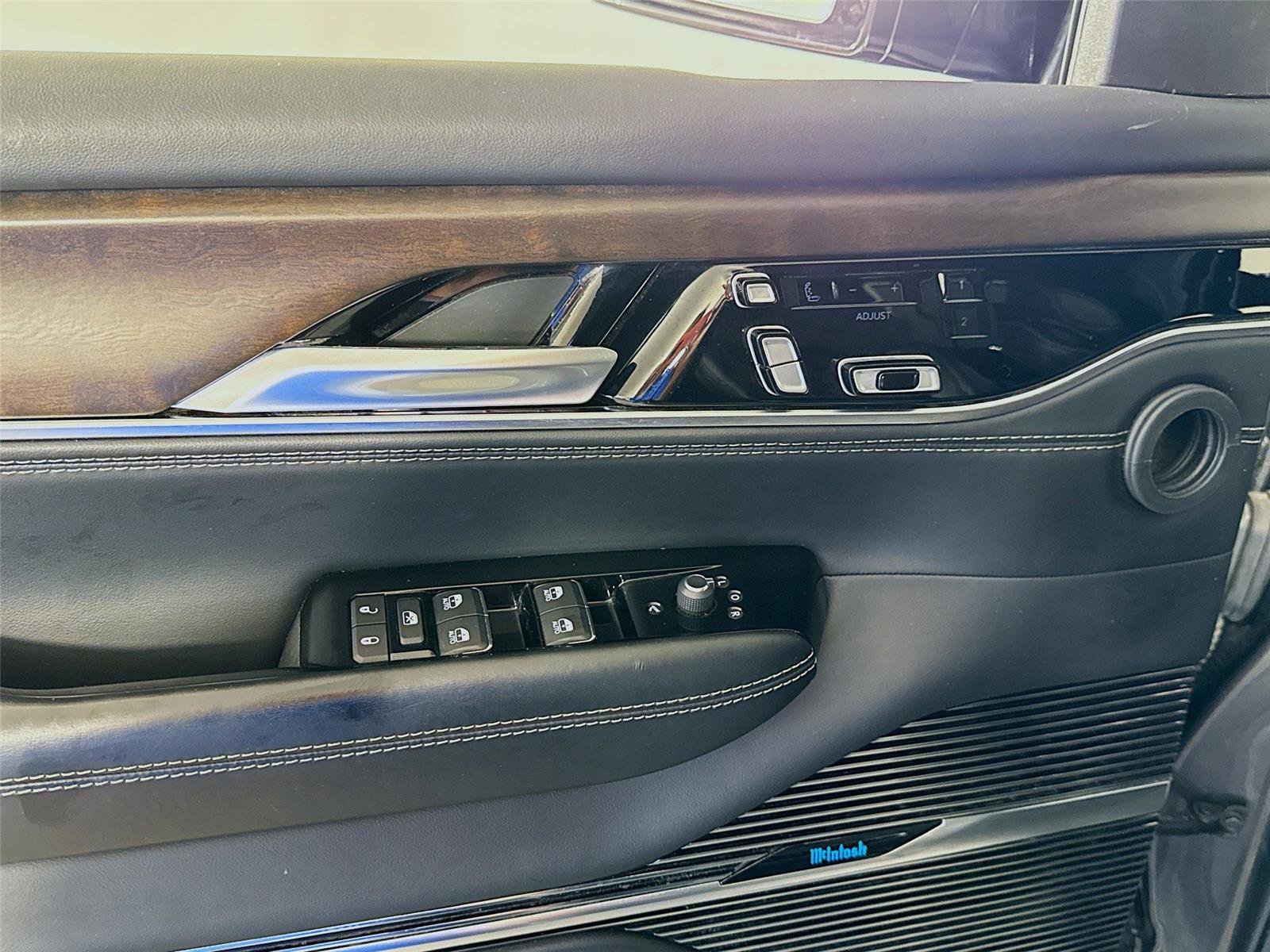 Used 2023 Jeep Grand Wagoneer L Series II w/ Rear Seat Video Group 1 image 12