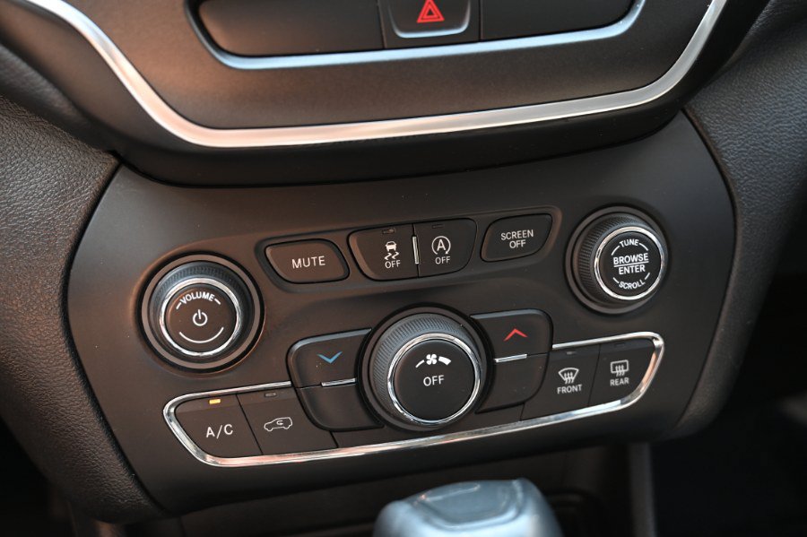 Used 2020 Jeep Cherokee Trailhawk AWD/4WD image 20