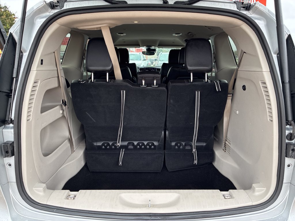 Used 2024 Chrysler Pacifica Touring-L FWD image 20