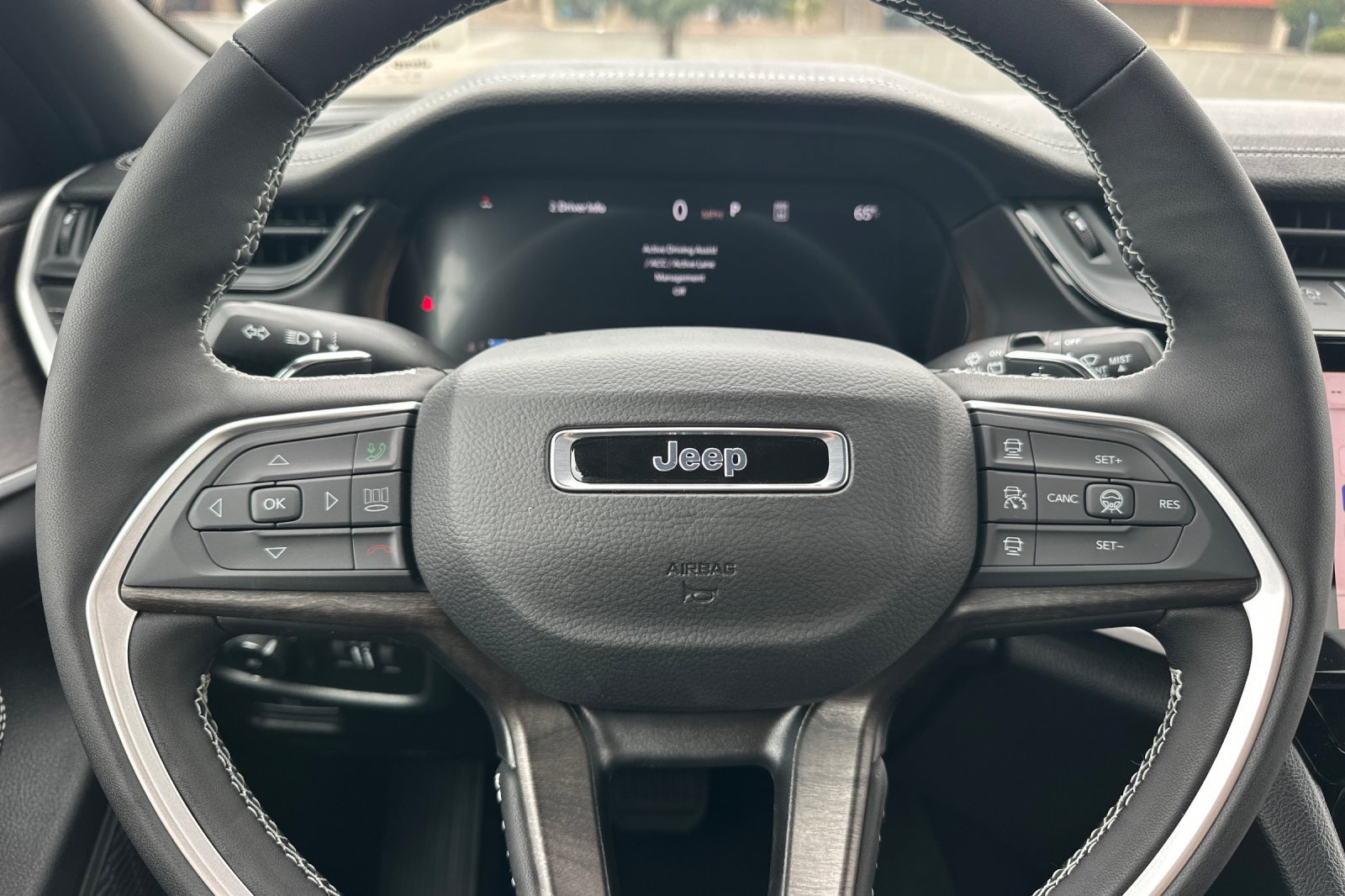 New 2026 Jeep Grand Cherokee L Limited w/ Limited Altitude Package AWD/4WD image 24