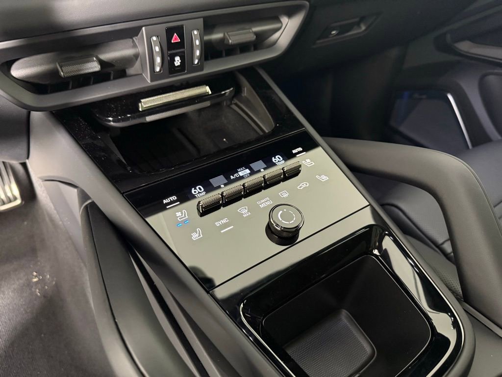 New 2025 Porsche Cayenne Turbo image 33