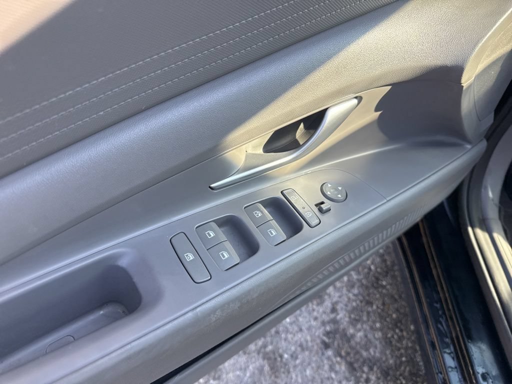 Used 2022 Hyundai Elantra SEL FWD image 19