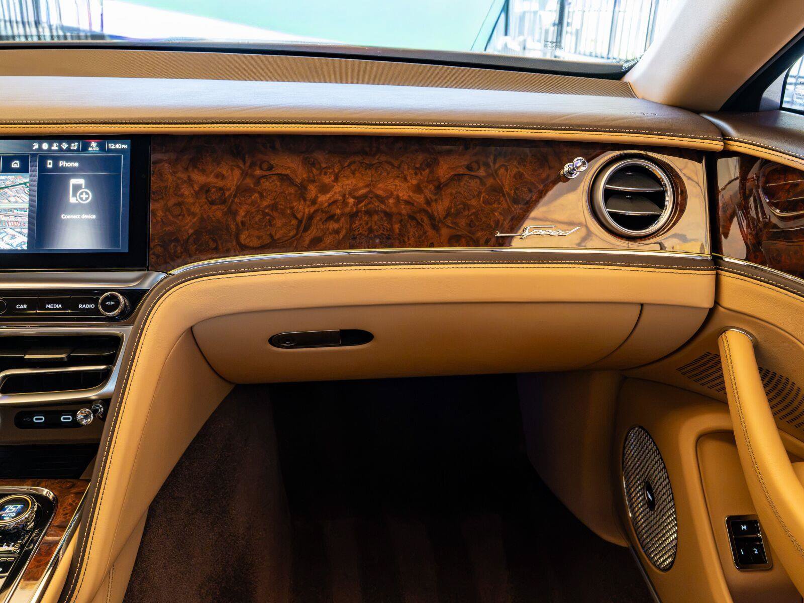 Used 2025 Bentley Flying Spur Plug-In Hybrid AWD/4WD image 16