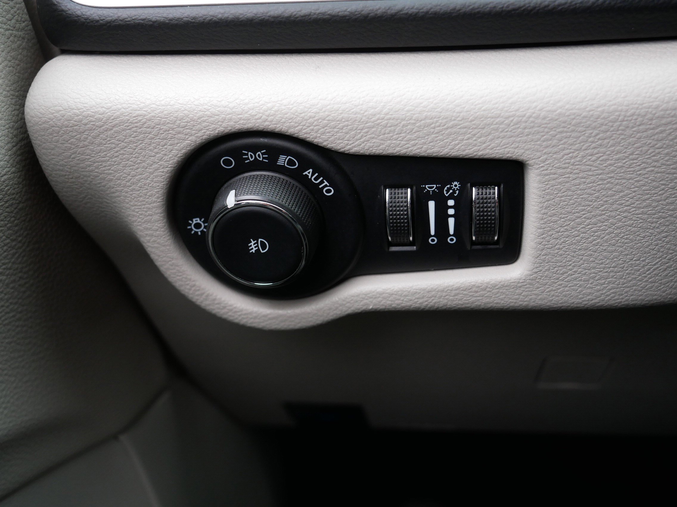 Certified 2024 Chrysler Pacifica Touring-L image 26