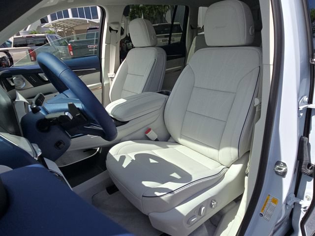 New 2026 Buick Enclave Avenir w/ Super Cruise Package FWD image 9