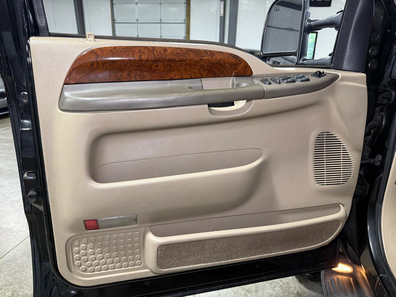 Used 2001 Ford Excursion Limited image 12