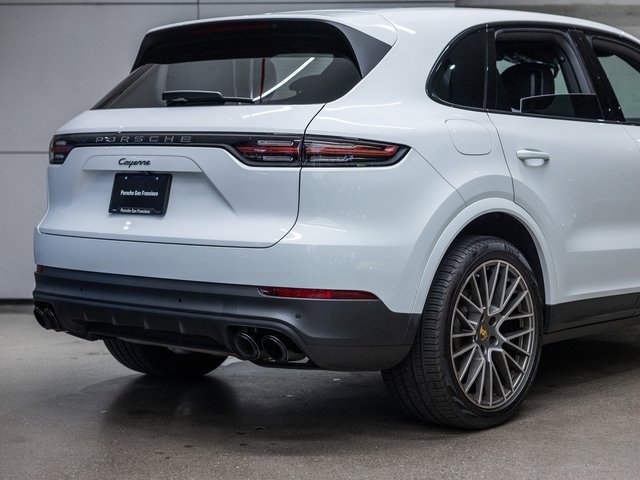 Certified 2023 Porsche Cayenne Platinum Edition w/ Premium Package Plus image 23