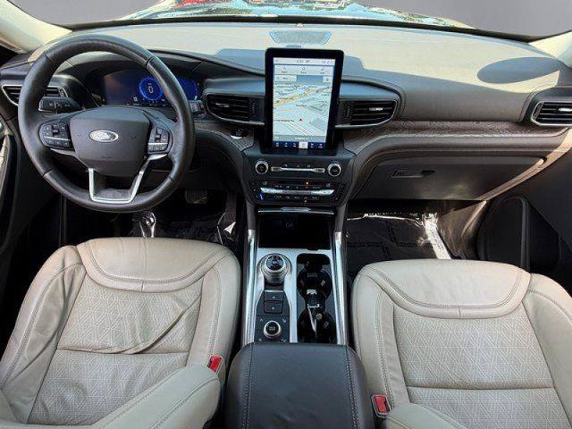 Certified 2020 Ford Explorer Platinum w/ Premium Technology Package AWD/4WD image 2