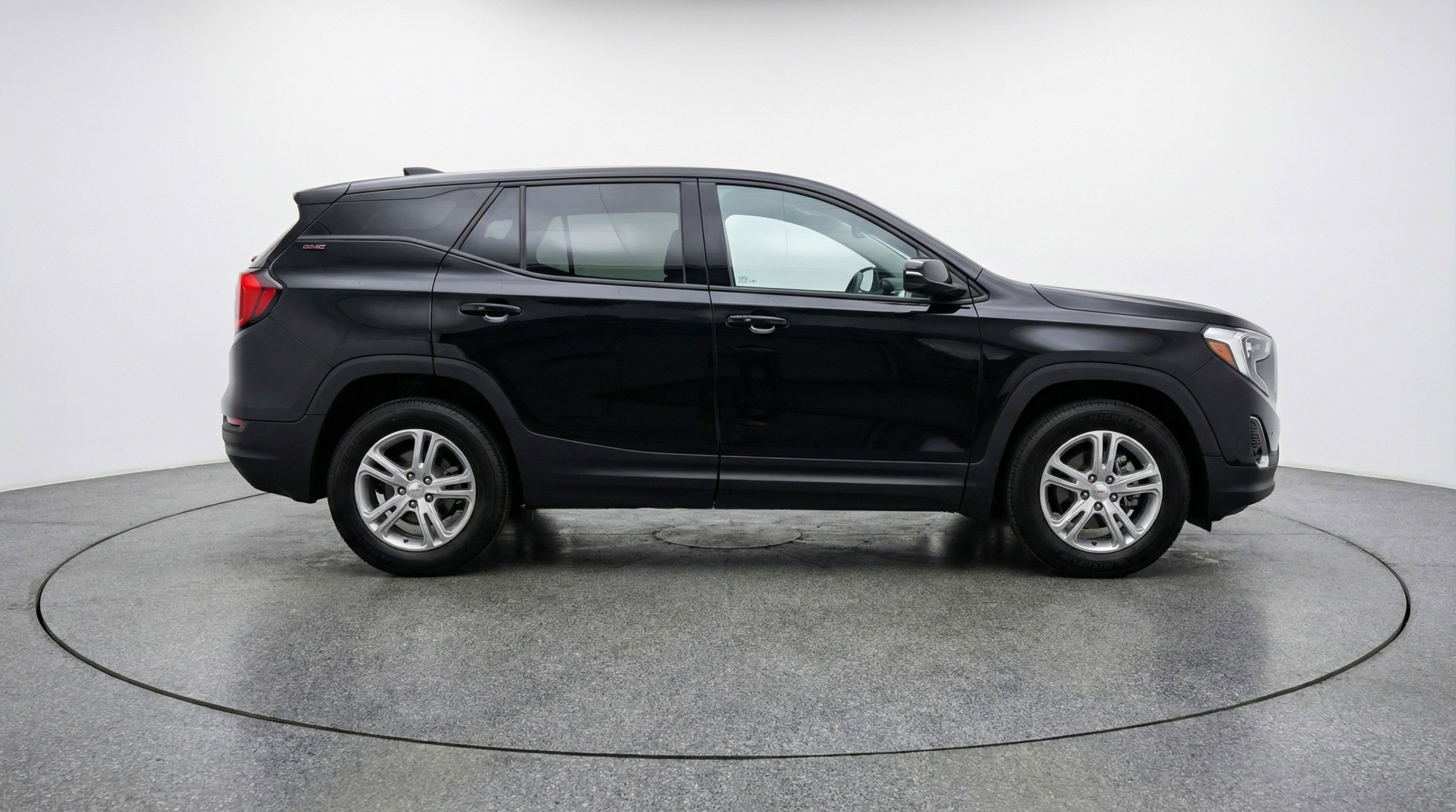 Used 2024 GMC Terrain SLE image 11