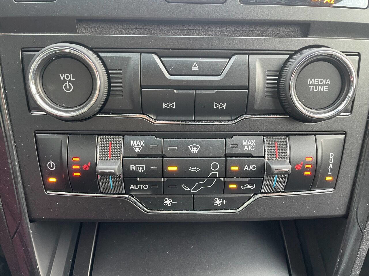 Used 2018 Ford Explorer XLT w/ Equipment Group 202A image 34