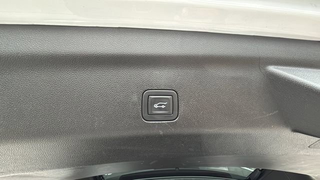 Used 2024 Chevrolet Suburban LT image 38