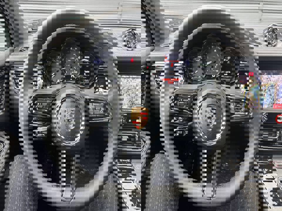 Certified 2026 Porsche Macan image 12