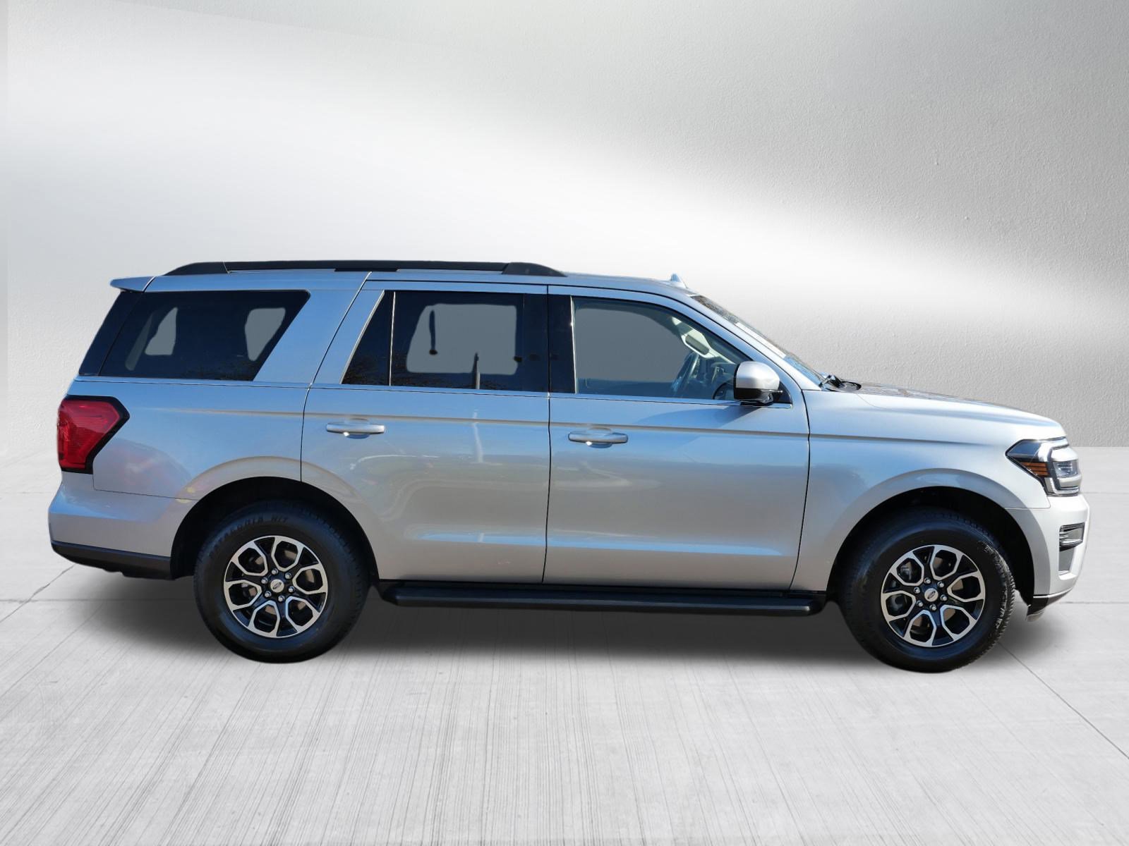 Used 2024 Ford Expedition XLT image 8