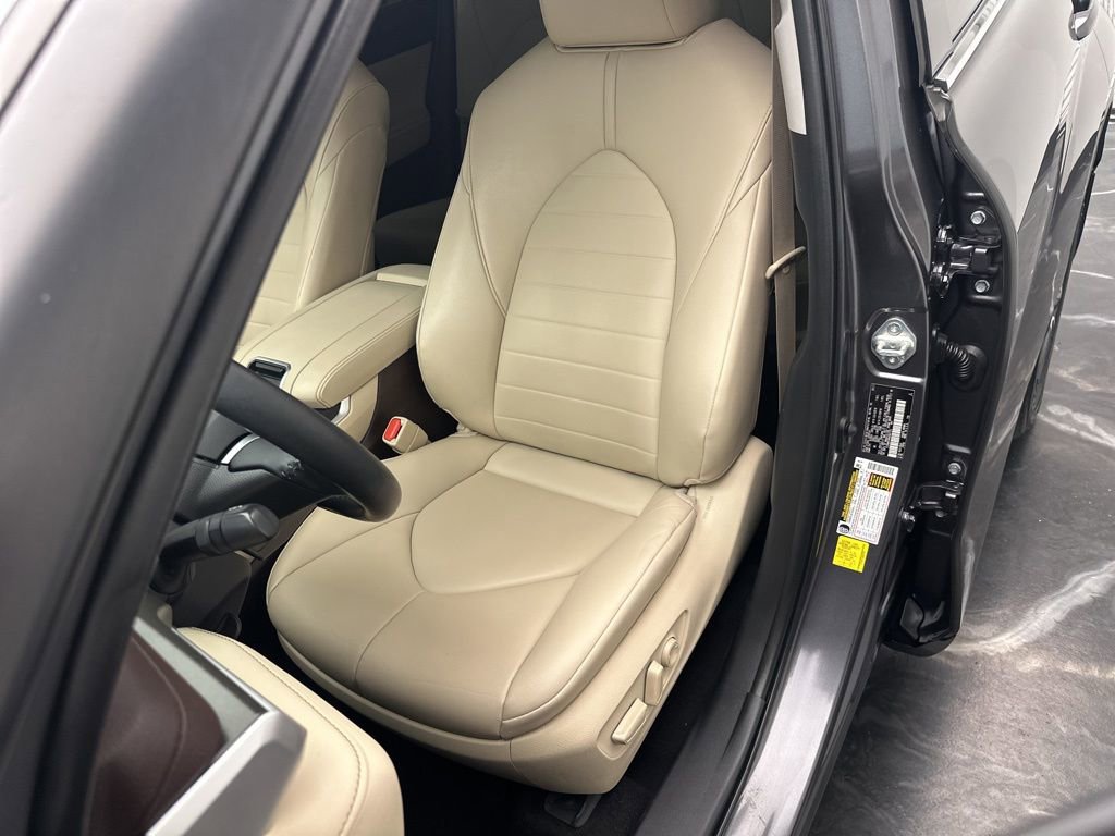 Used 2021 Toyota Highlander XLE image 17