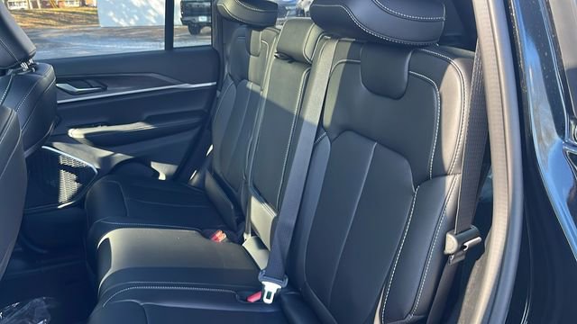New 2026 Jeep Grand Cherokee Limited w/ Limited Altitude Package AWD/4WD image 37