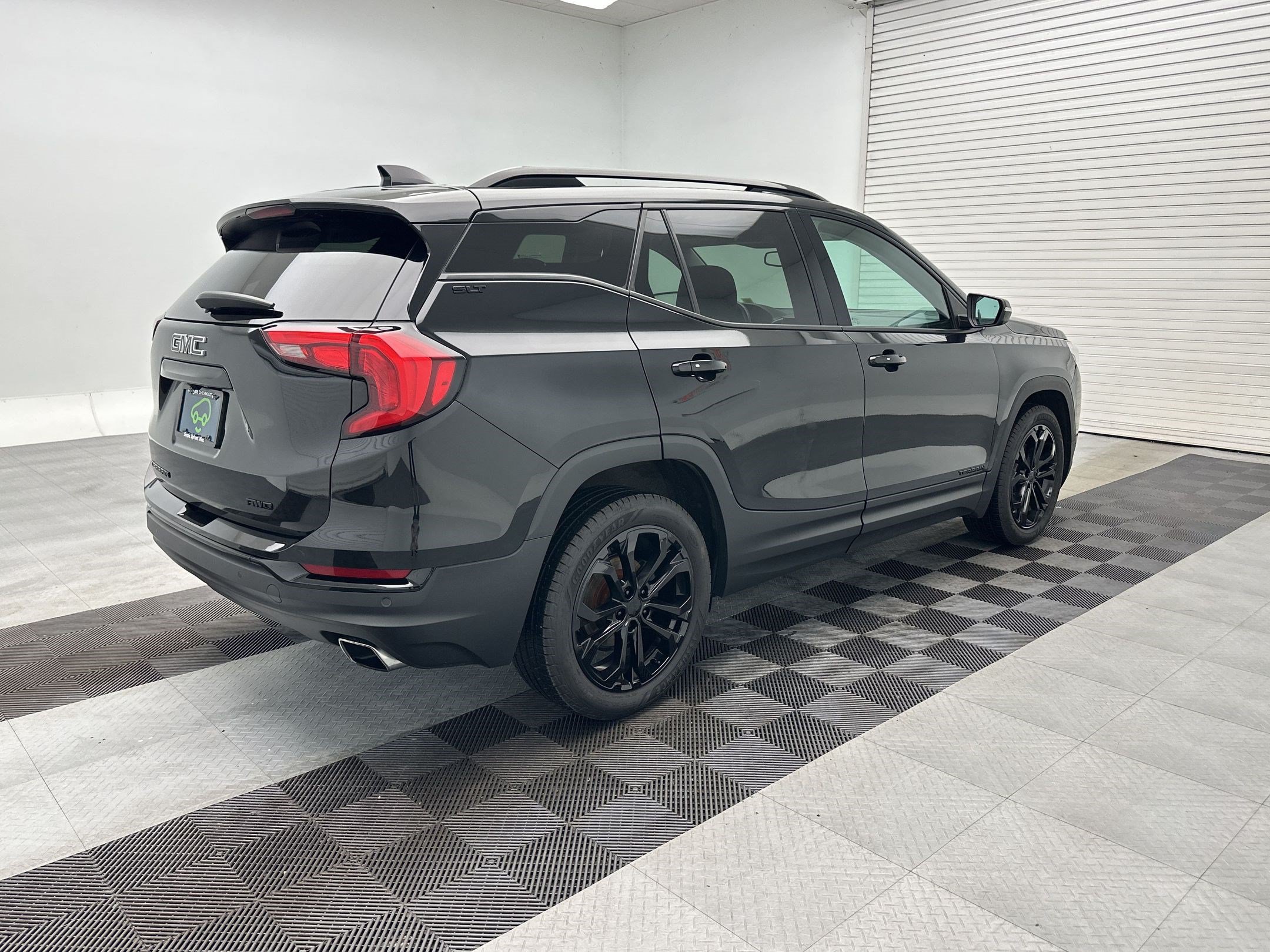 Certified 2019 GMC Terrain SLT w/ Preferred Package AWD/4WD image 9