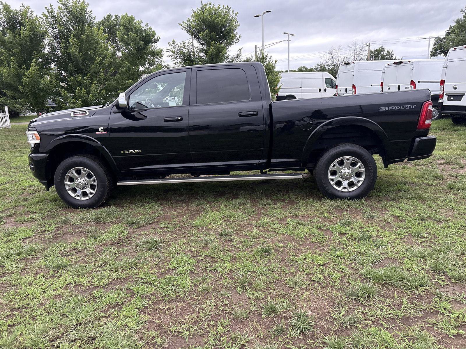 Used 2022 RAM 3500 Laramie AWD/4WD image 8
