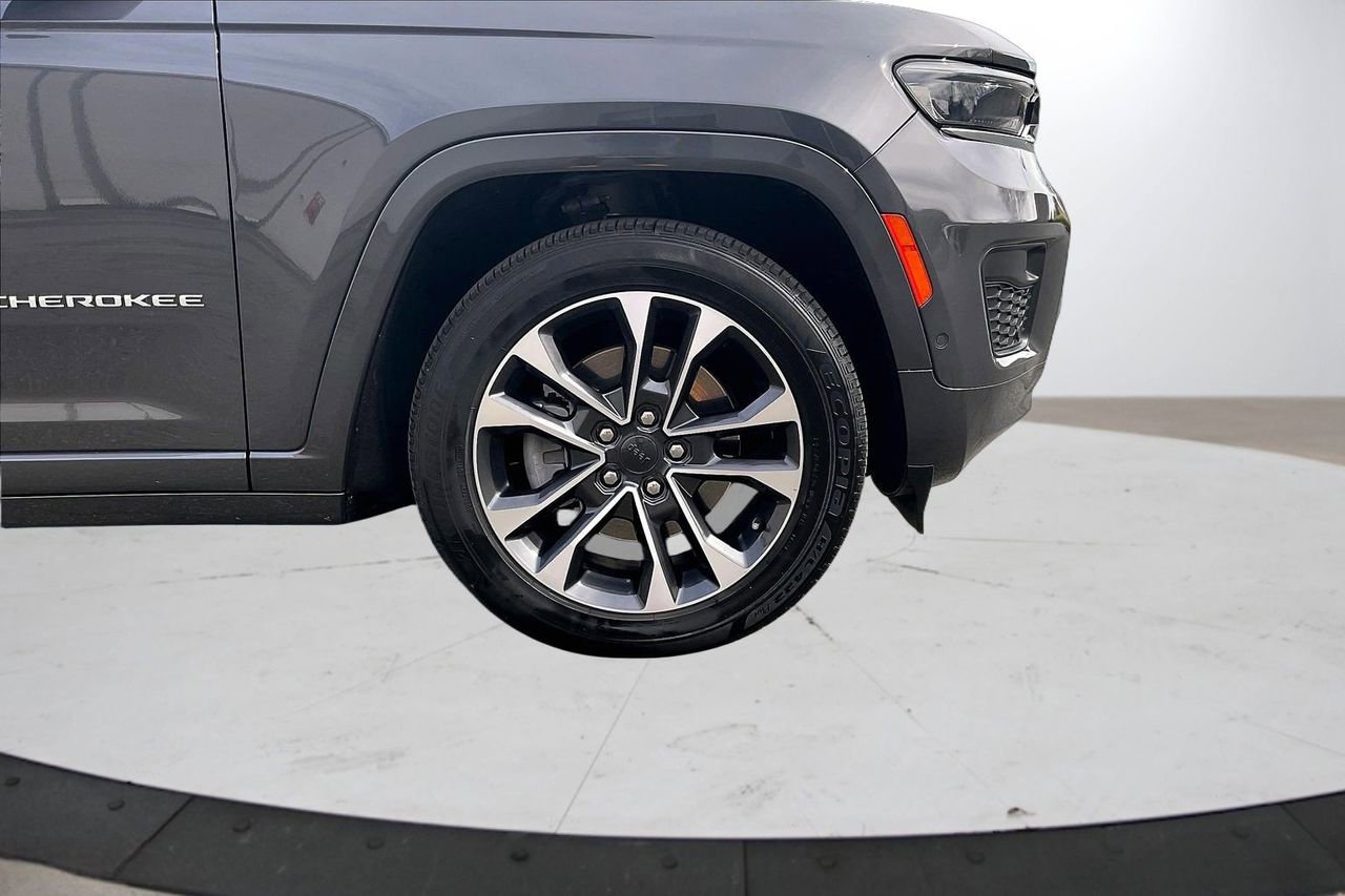 Certified 2024 Jeep Grand Cherokee L Overland w/ Luxury Tech Group IV image 37