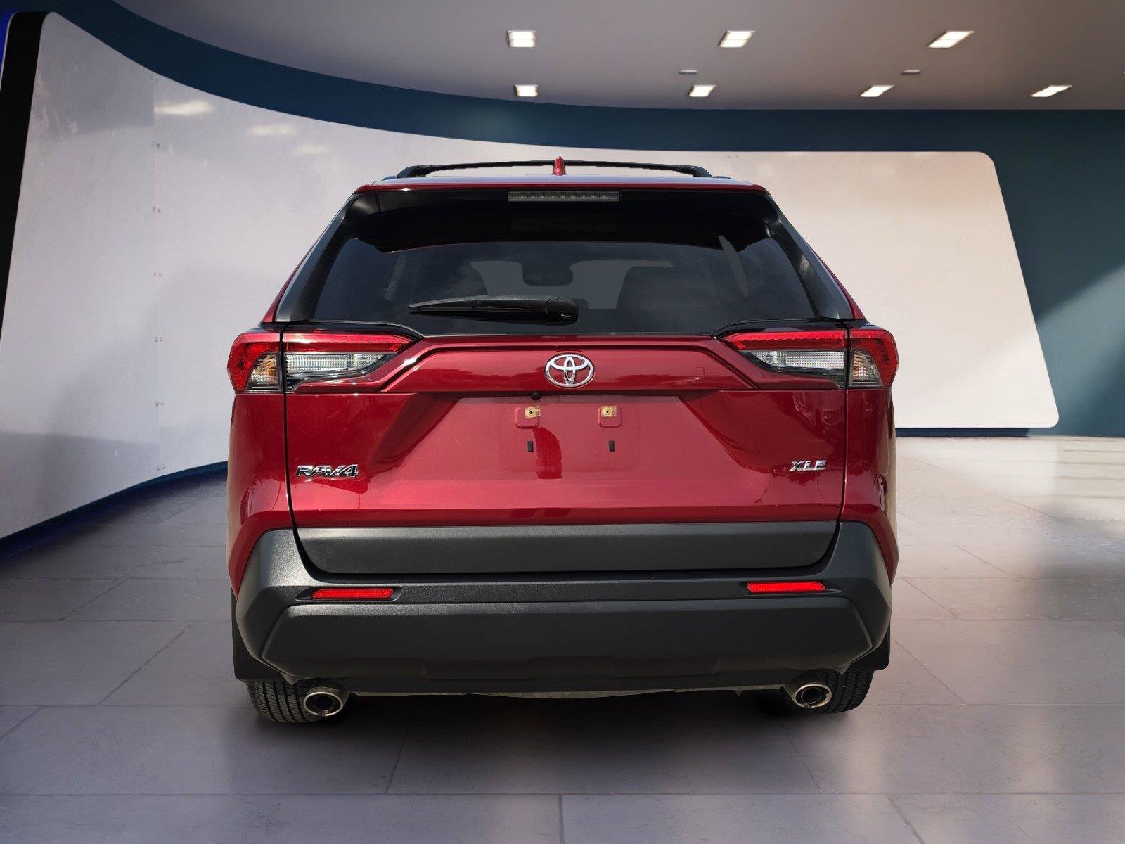 Used 2023 Toyota RAV4 XLE w/ Convenience Package FWD image 4