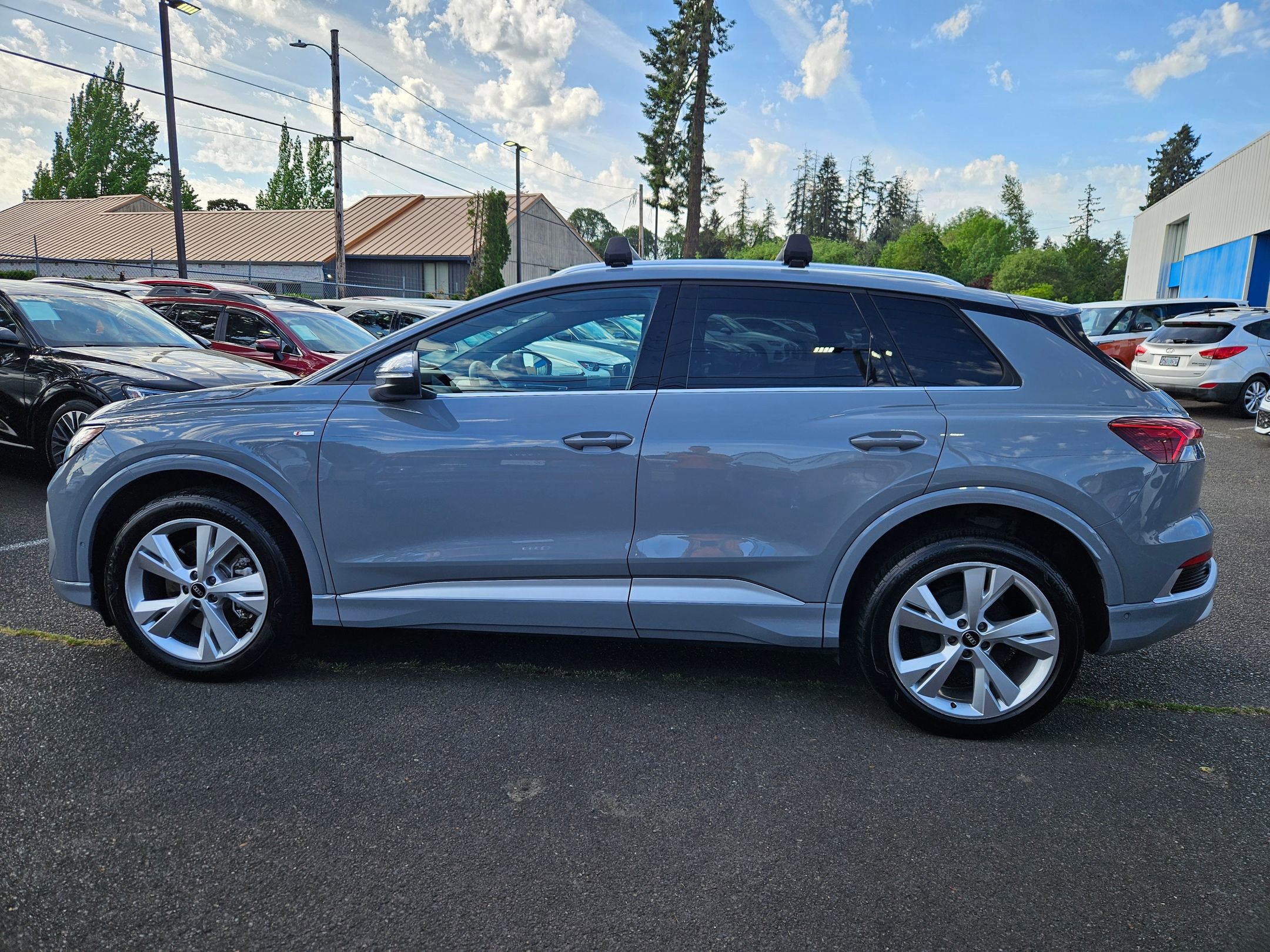 Used 2023 Audi Q4 e-tron Premium Plus w/ Premium Plus AWD/4WD image 2