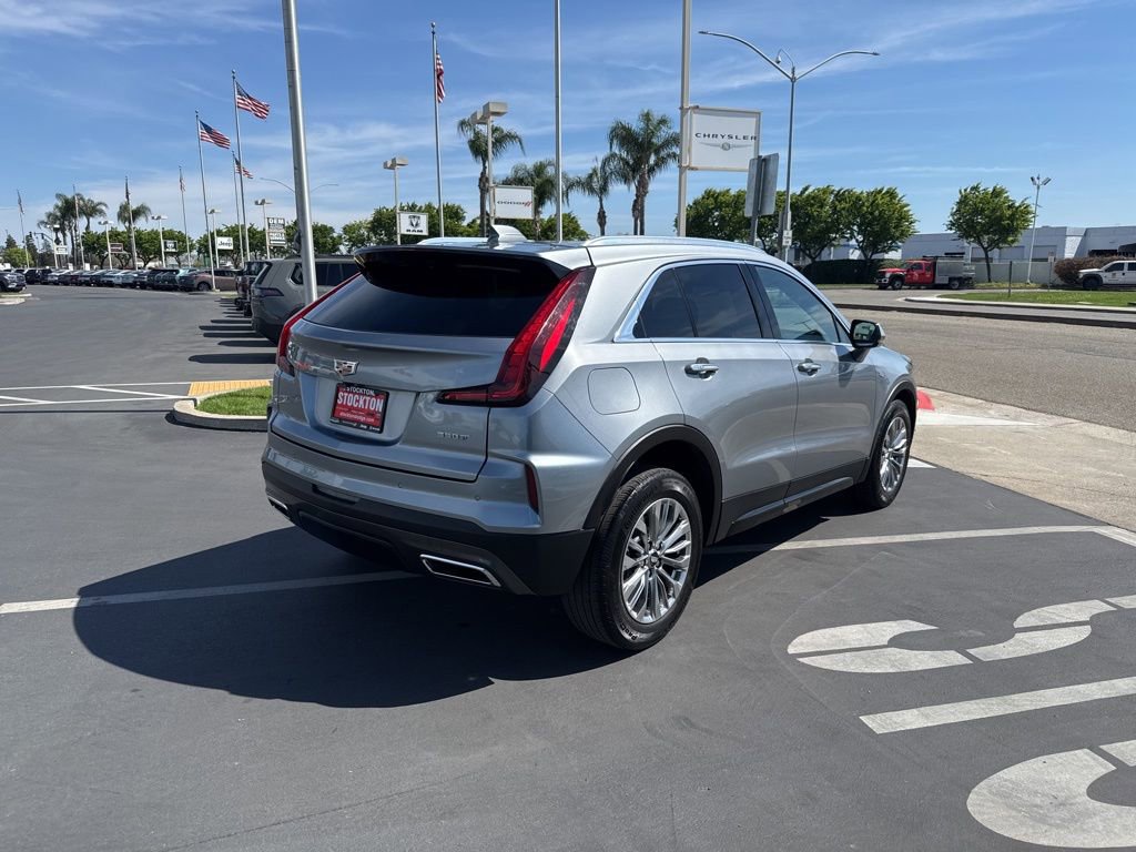 Used 2024 Cadillac XT4 Premium Luxury image 4