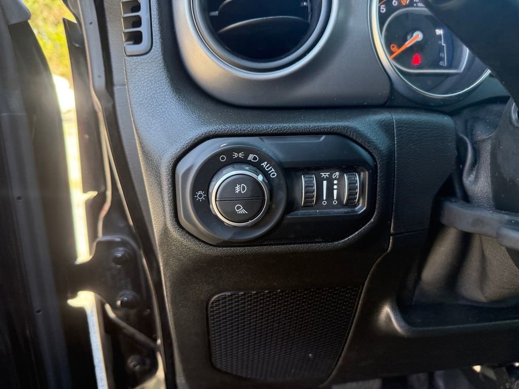 Used 2021 Jeep Gladiator Sport image 17