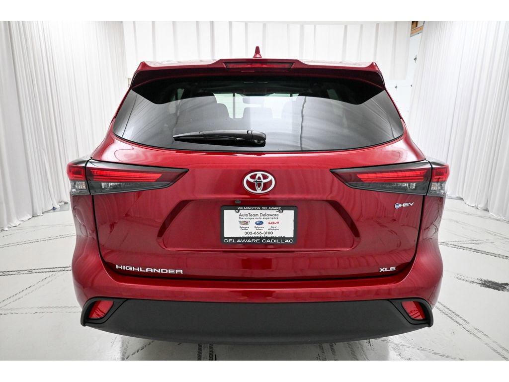 Used 2025 Toyota Highlander XLE image 6