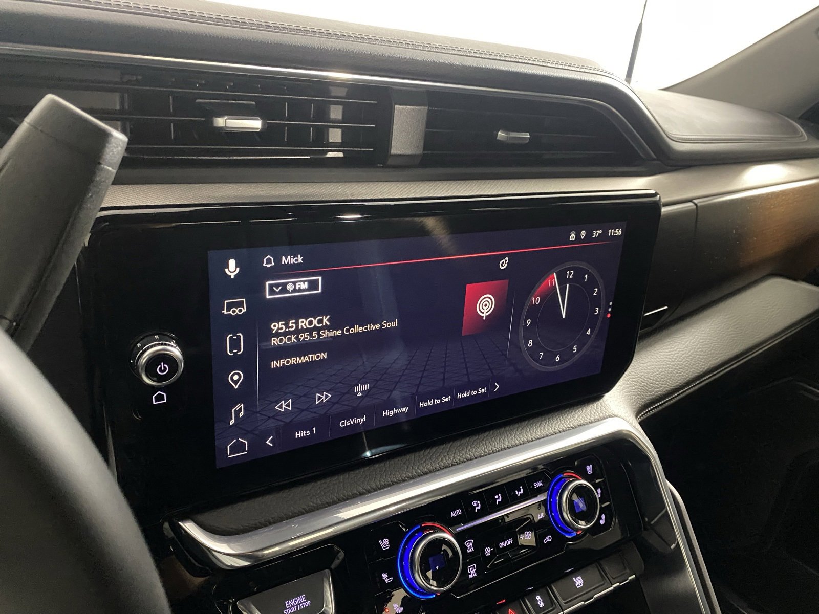 Used 2025 GMC Sierra 3500 Denali w/ Denali Reserve Package image 19