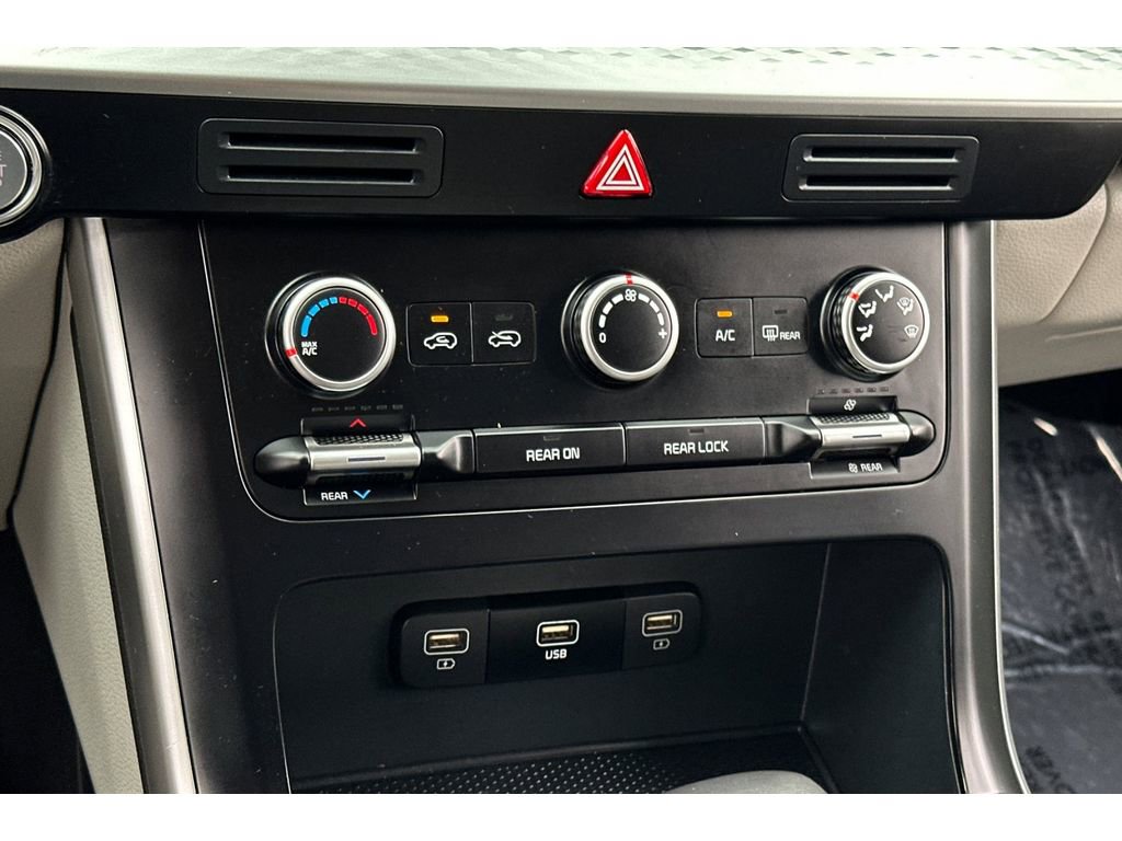 Used 2024 Kia Carnival LX image 22