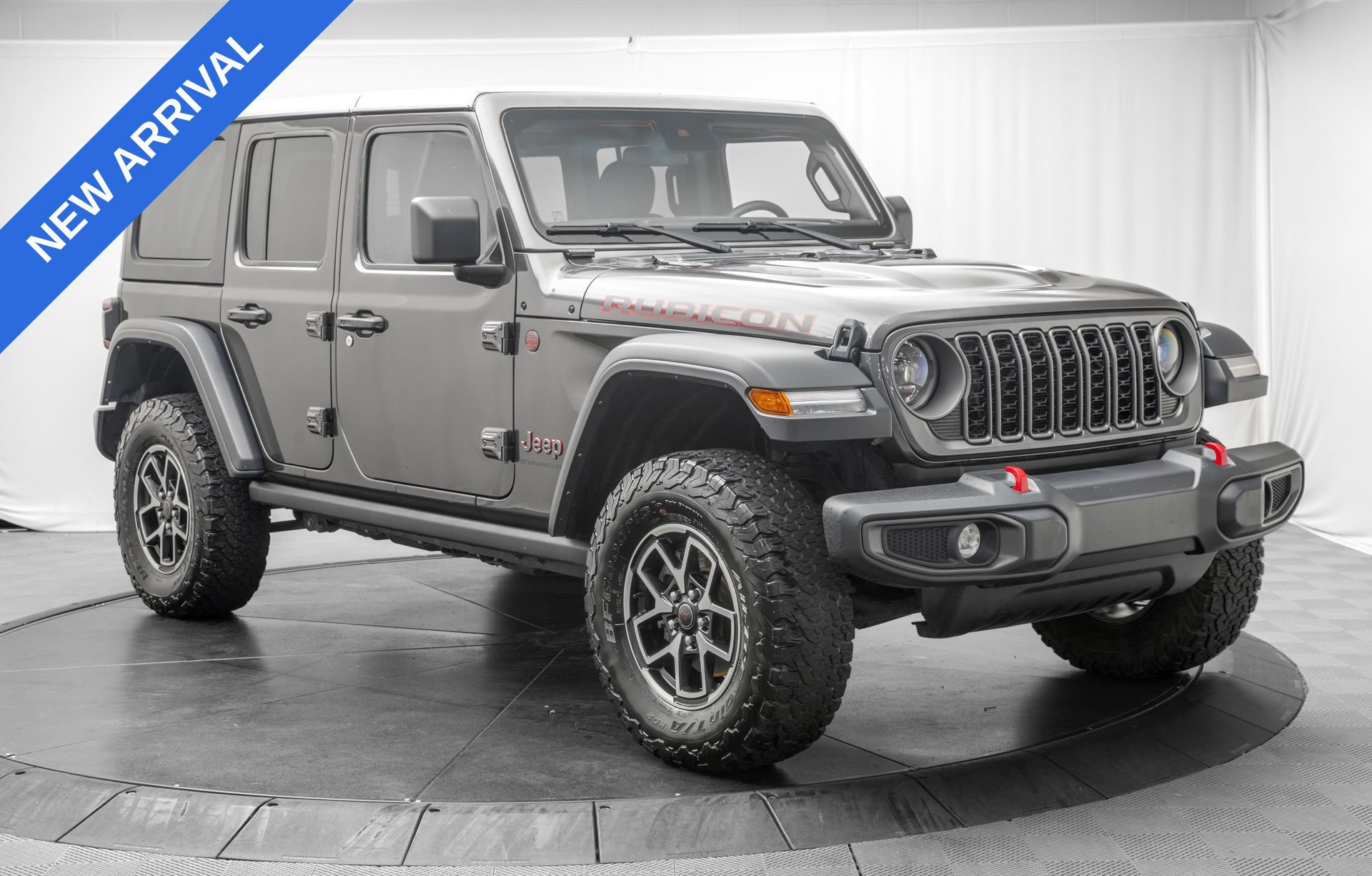 Used 2025 Jeep Wrangler Unlimited Rubicon AWD/4WD image 9
