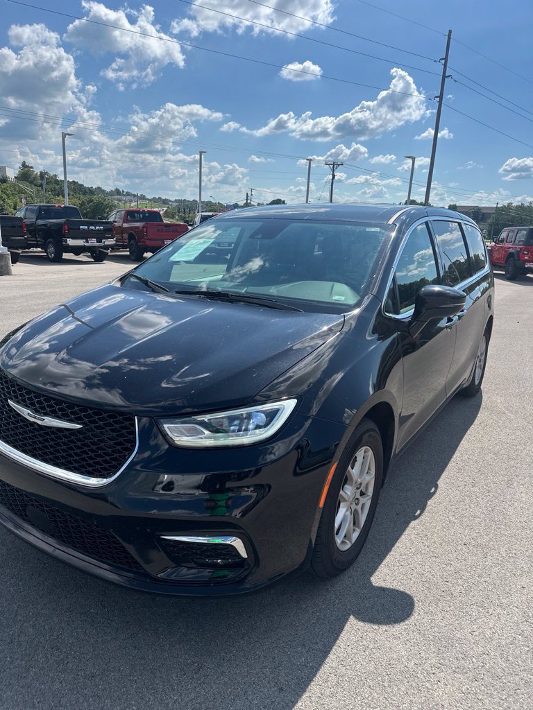 Used 2024 Chrysler Pacifica Touring-L