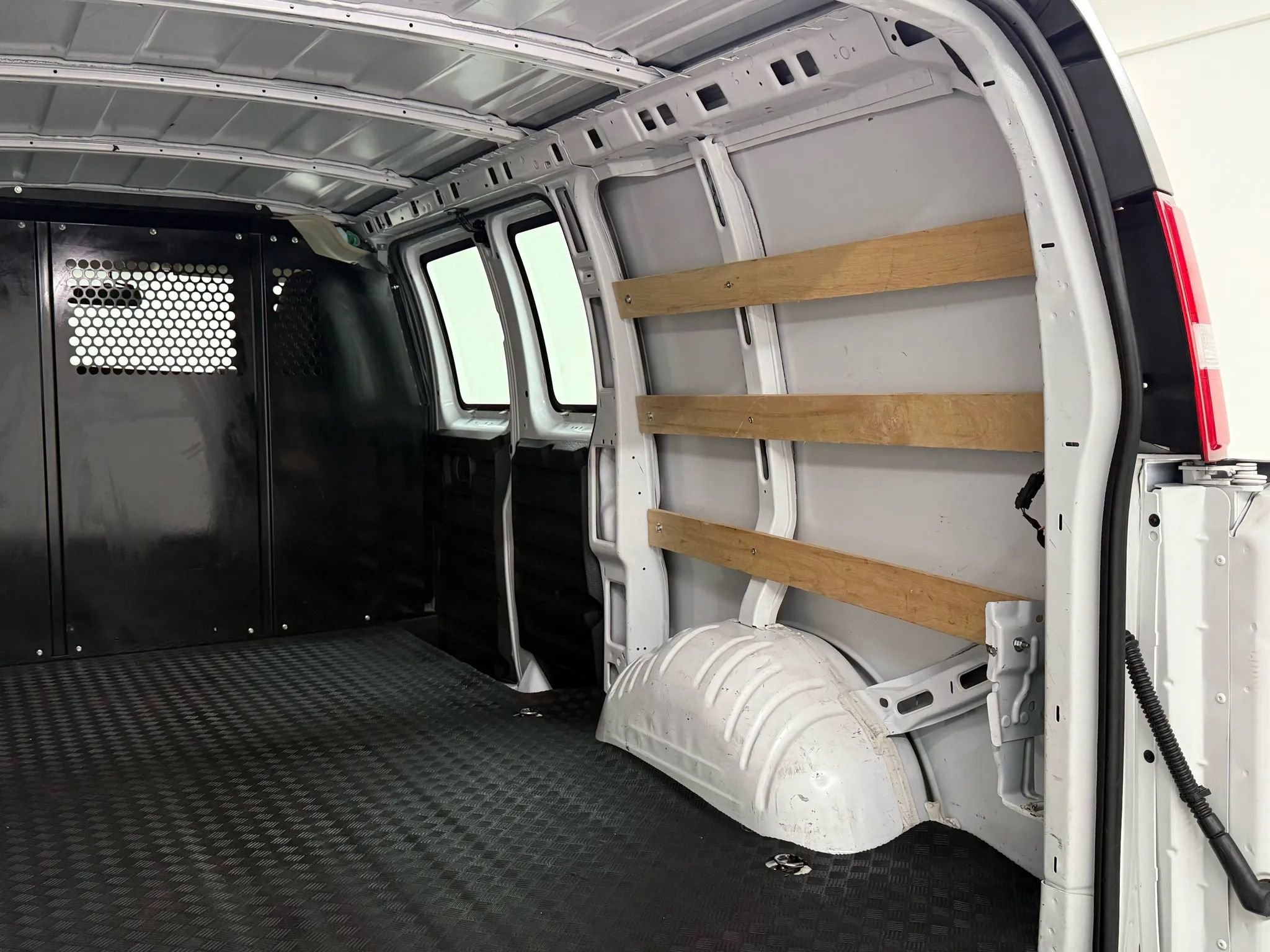 Used 2021 Chevrolet Express 2500 w/ Driver Convenience Package image 33