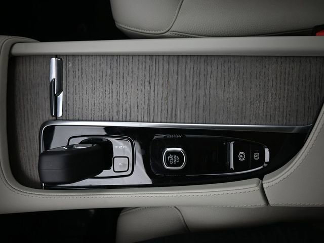 Used 2023 Volvo XC90 T8 Plus image 10