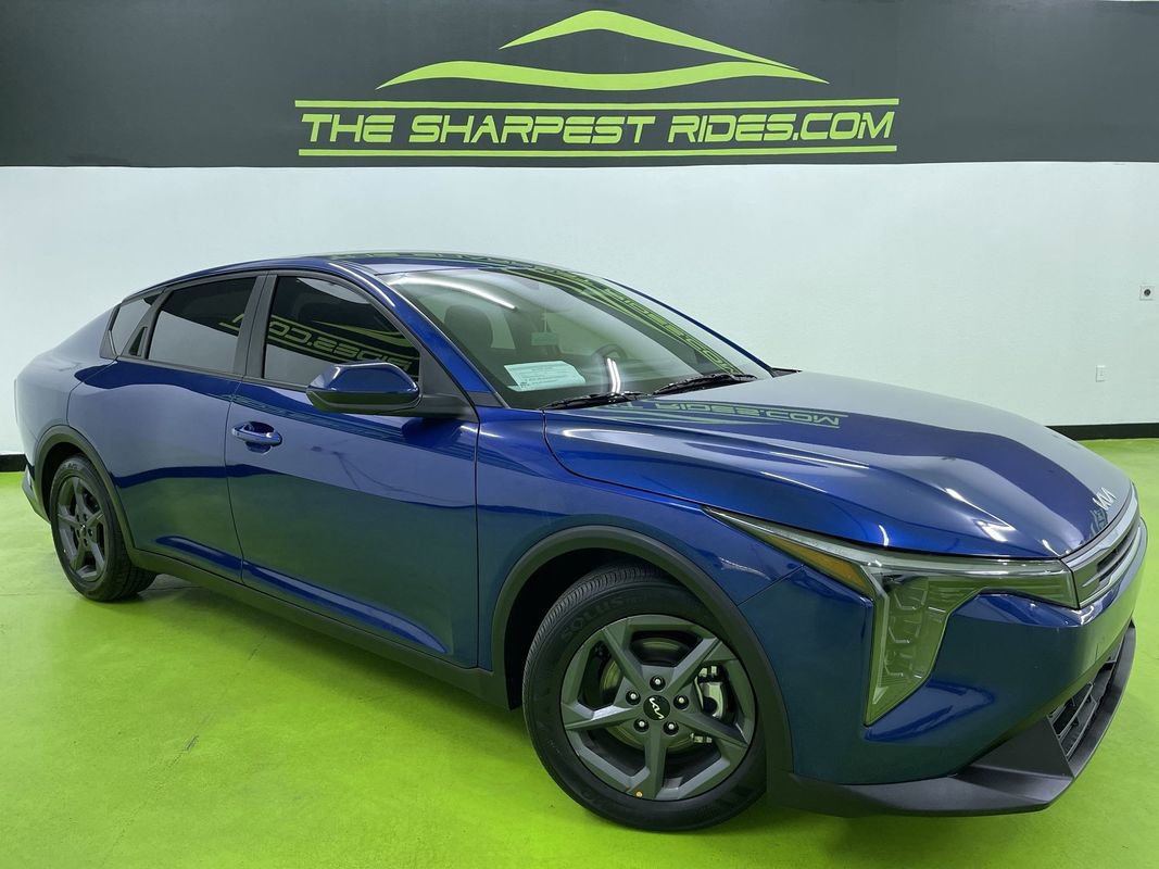 Used 2025 Kia K4 LXS image 1