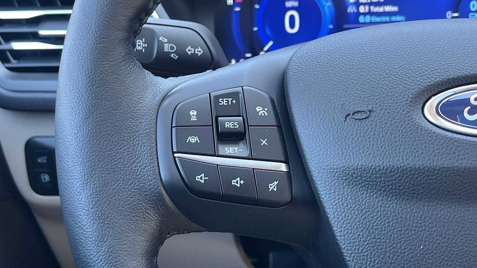 Used 2020 Ford Escape Titanium w/ Titanium Premium Package 2.0 image 32