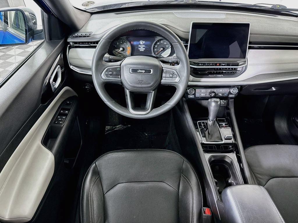 Used 2023 Jeep Compass Limited w/ Sun and Sound Group AWD/4WD image 4