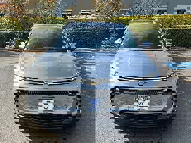 New 2026 Chevrolet Equinox EV LT image 2